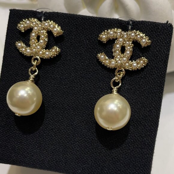 CHANEL Crystal-Embellished Silver Earrings - Picture 4 of 9